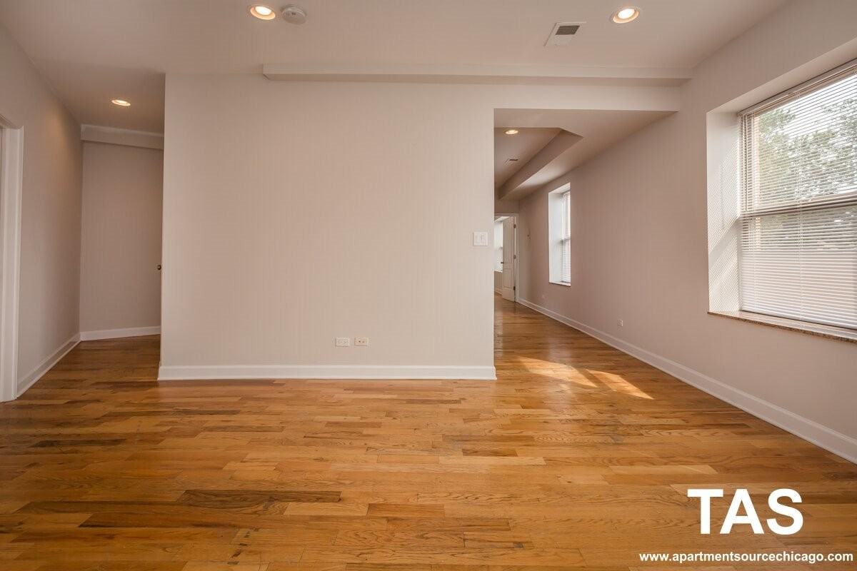 7225 N Rogers Ave #3 - Photo 3 of 5