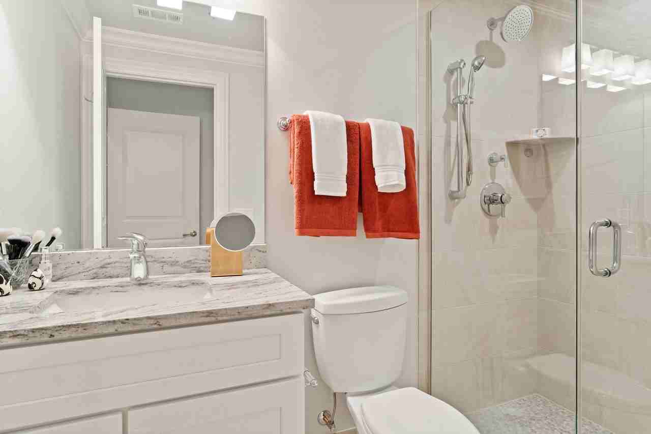 1058 W Monroe St - Photo 6 of 10