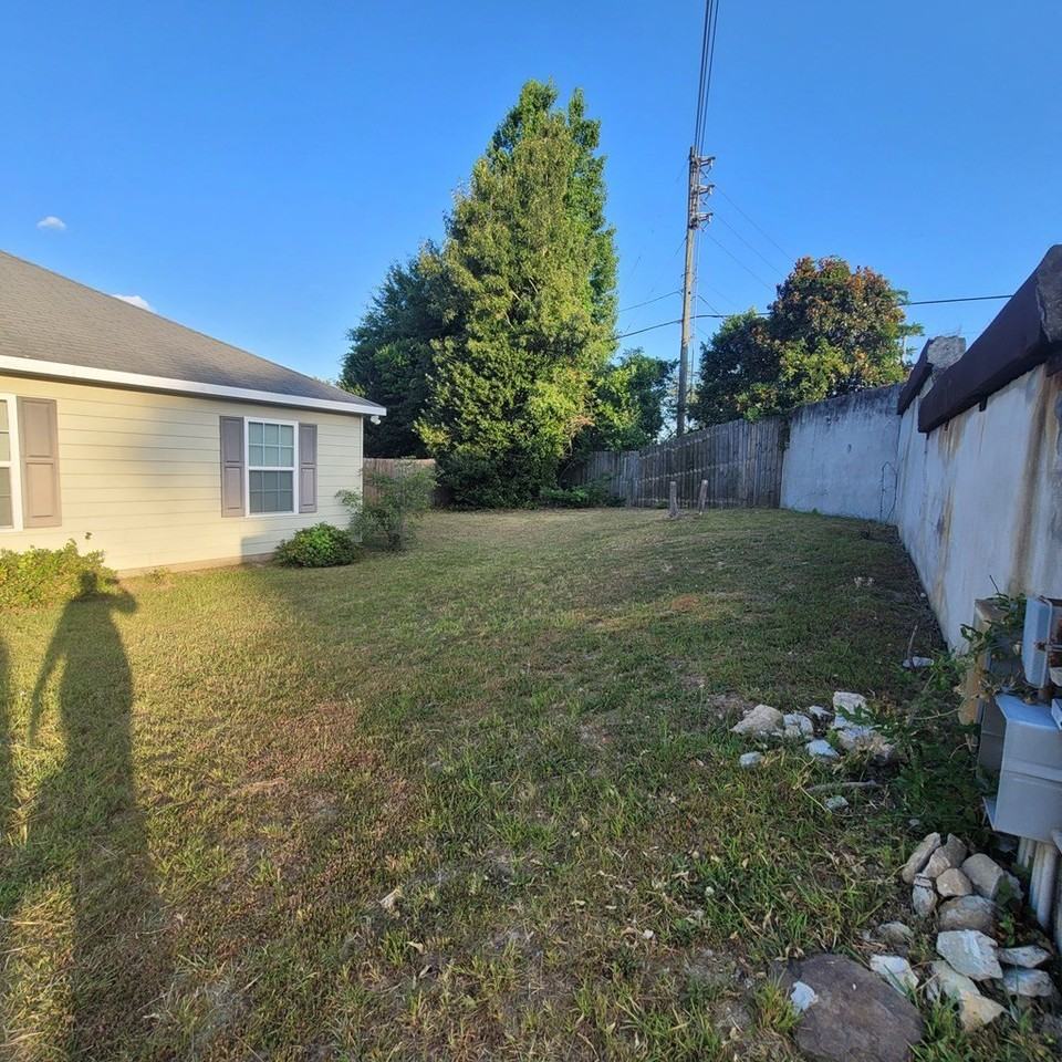 815 Mill Pond Dr - Photo 2 of 15