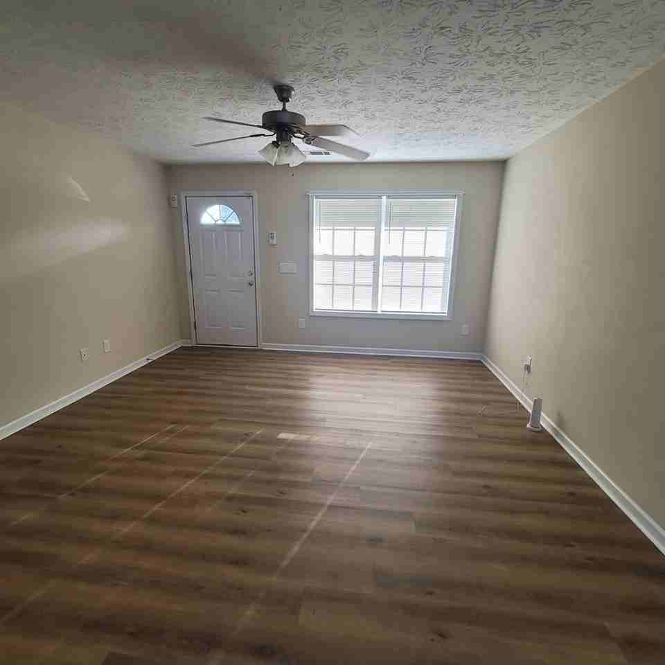 815 Mill Pond Dr - Photo 5 of 15
