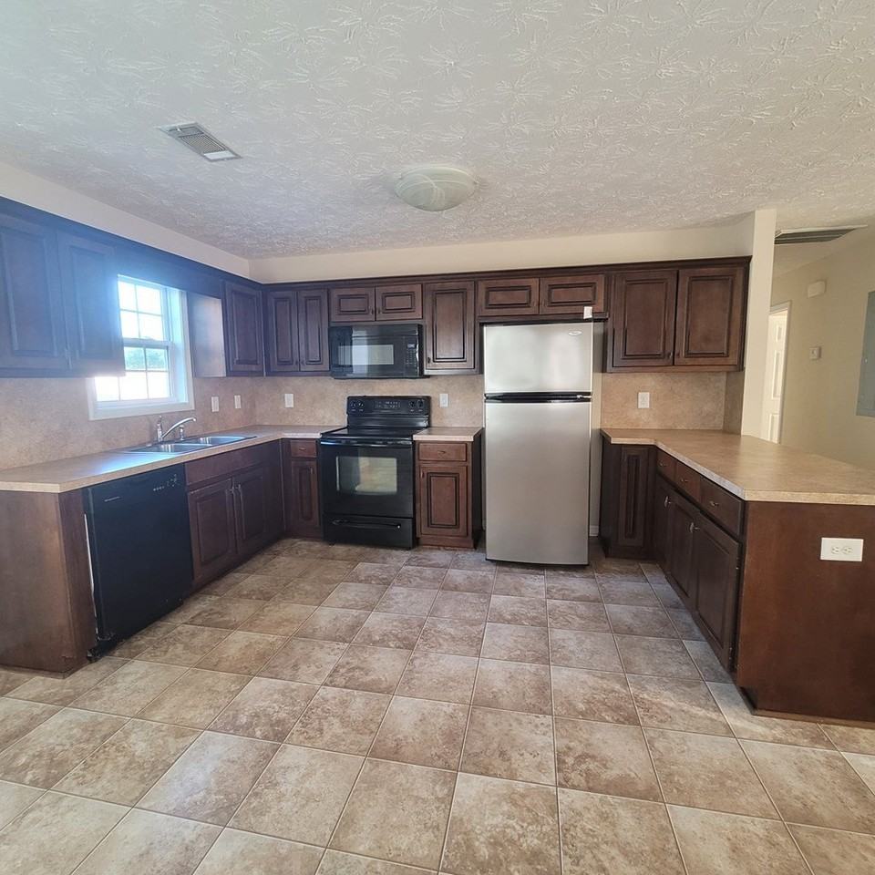 815 Mill Pond Dr - Photo 7 of 15