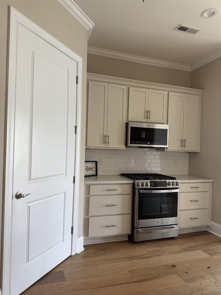 1113 Marsh View Dr - Photo 5 of 30