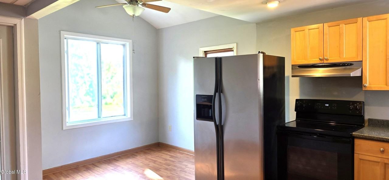 93 Cherry Ave - Photo 3 of 20