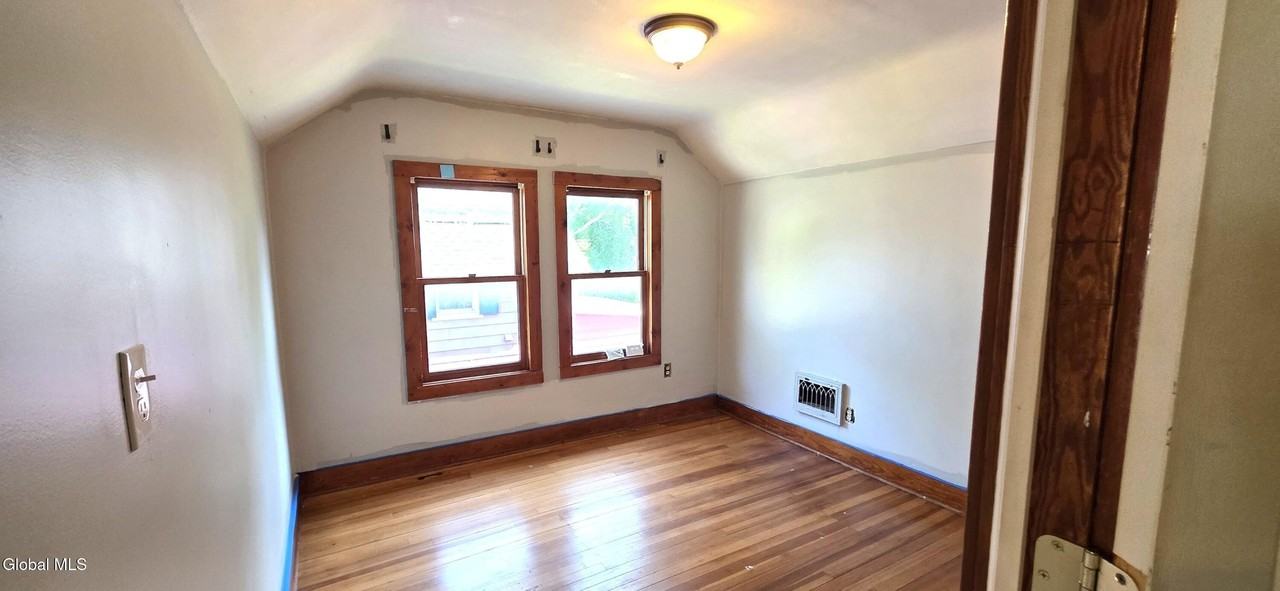 93 Cherry Ave - Photo 6 of 20