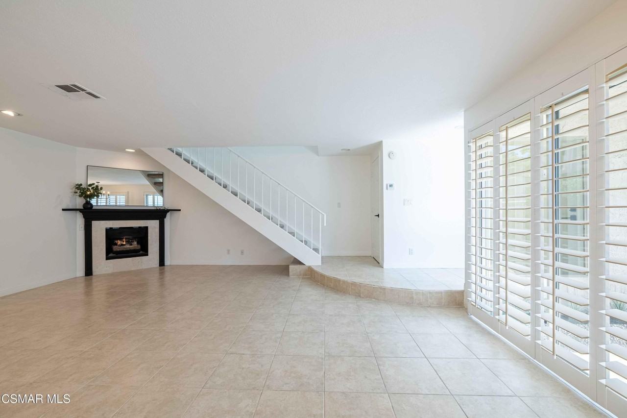 3623 Summershore Ln - Photo 3 of 41