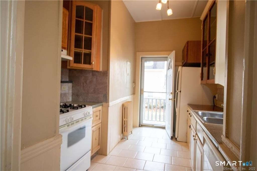883 Montauk Ave #2 - Photo 4 of 13