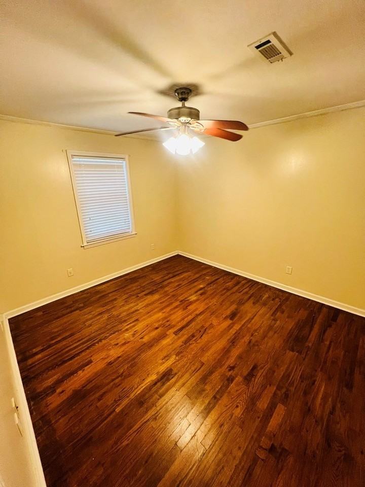 1101 Woodland Dr - Photo 5 of 11