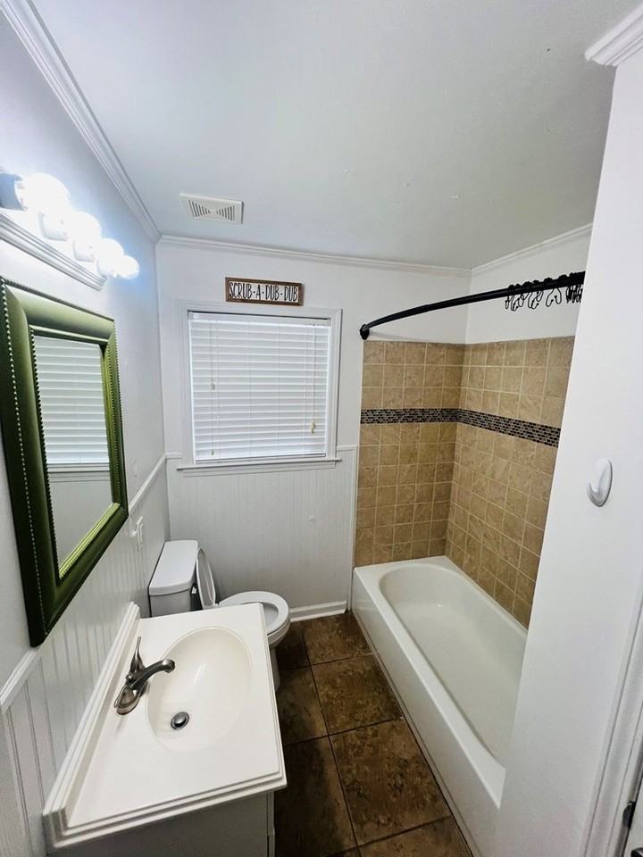 1101 Woodland Dr - Photo 6 of 11