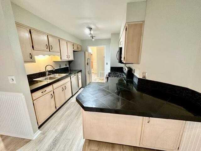 519 E Timberlake Dr - Photo 6 of 30