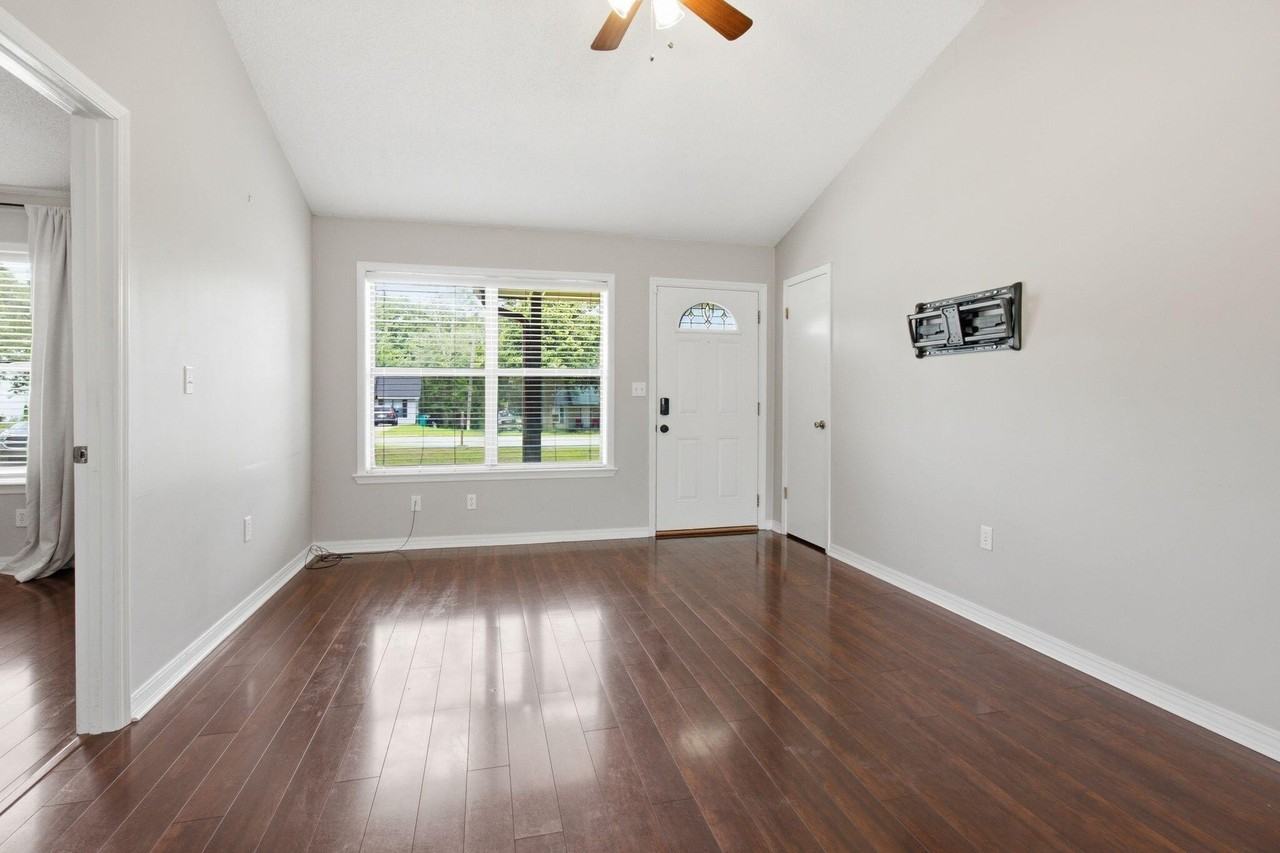 359 John King Rd - Photo 6 of 33