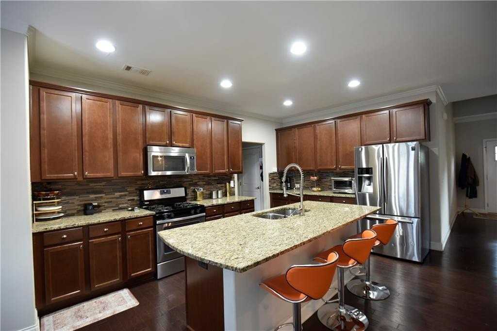 1805 Kingsbridge Ct - Photo 7 of 50