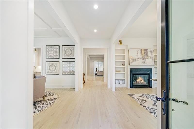 538 Park Dr Ne - Photo 3 of 50
