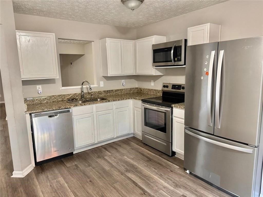 3833 Waldrop Ln - Photo 3 of 18