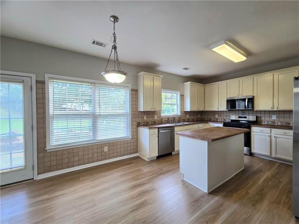 621 Roxtree Ct - Photo 6 of 25