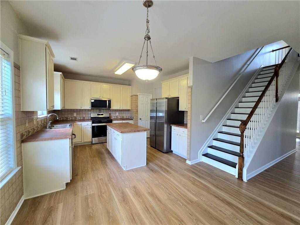 621 Roxtree Ct - Photo 7 of 25