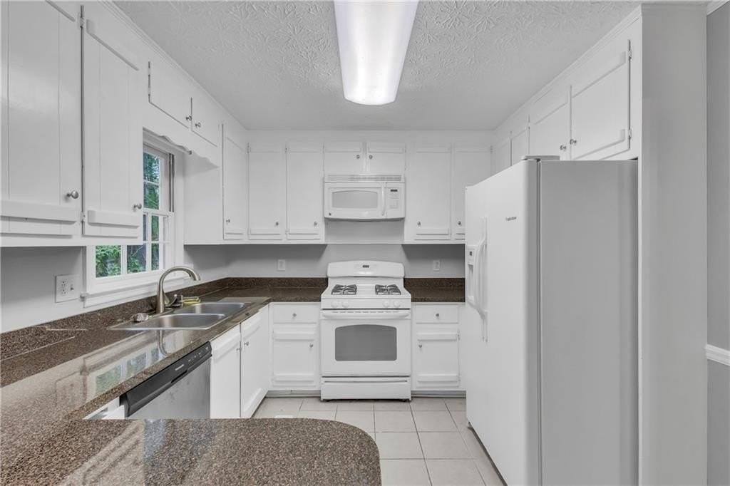 4899 Raven Way Ne - Photo 6 of 29