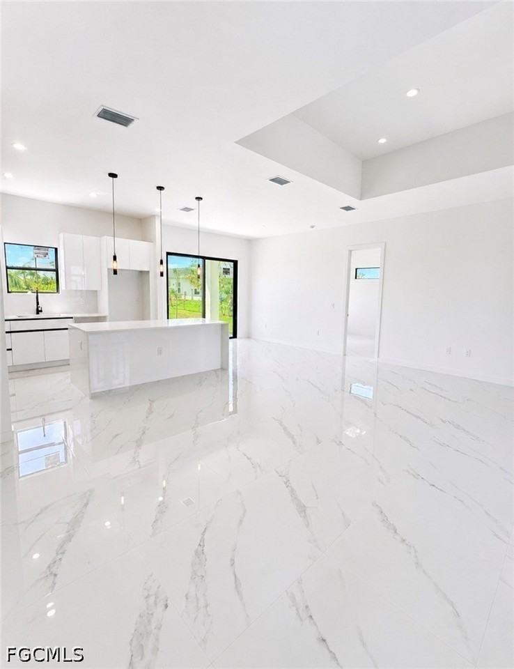 3702 Nw 42nd St - Photo 5 of 7