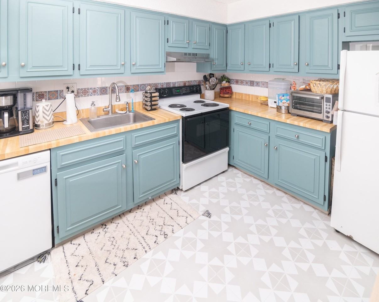 48 Northrup Dr - Photo 6 of 17