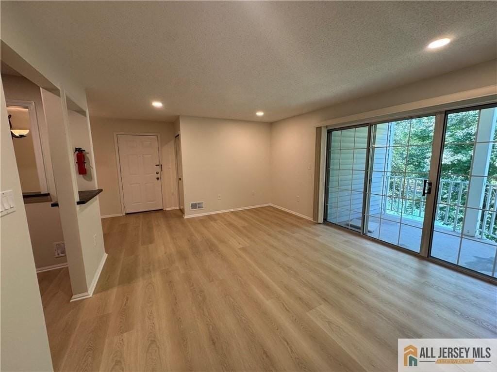 7 Sheffield Ct - Photo 3 of 18