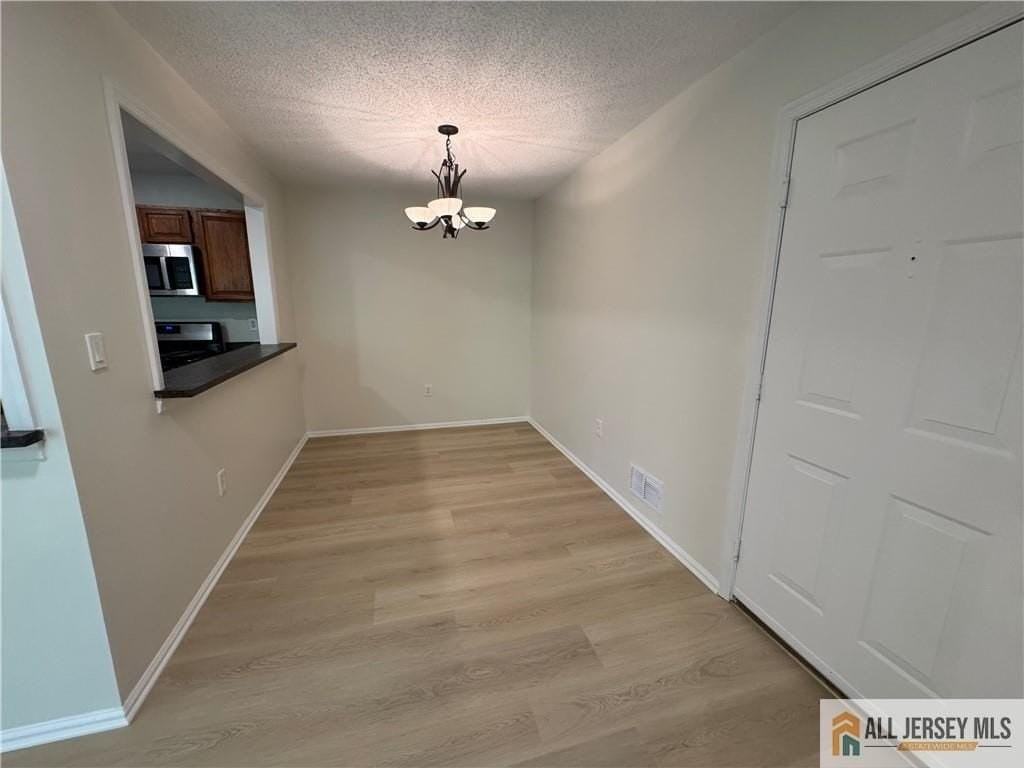 7 Sheffield Ct - Photo 5 of 18