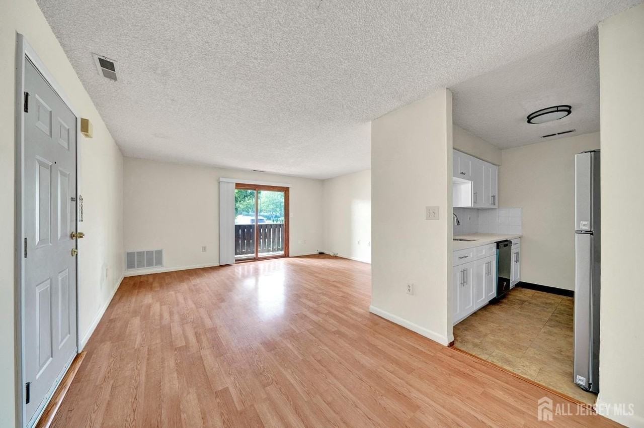 601 Ravens Crest Dr - Photo 4 of 19