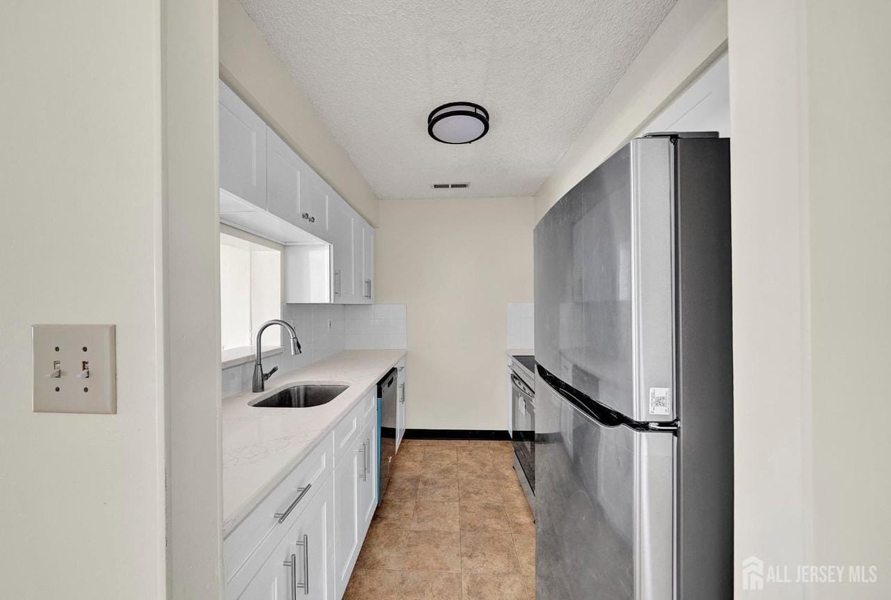 601 Ravens Crest Dr - Photo 5 of 19