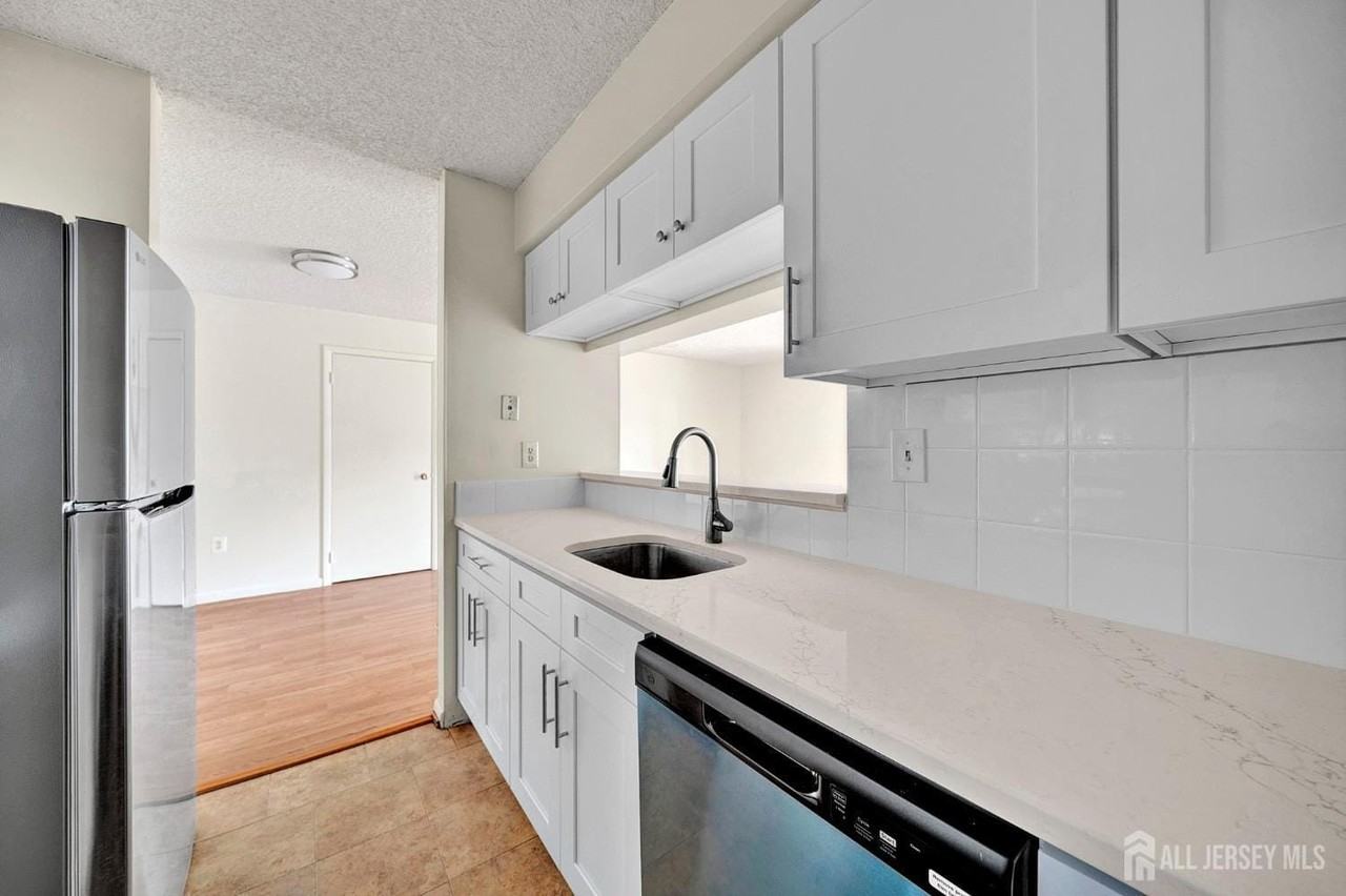 601 Ravens Crest Dr - Photo 6 of 19