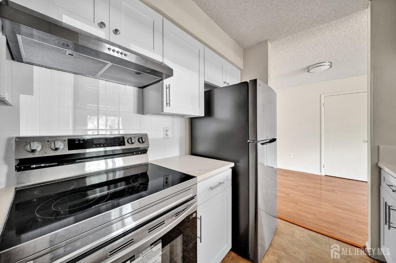 601 Ravens Crest Dr - Photo 7 of 19
