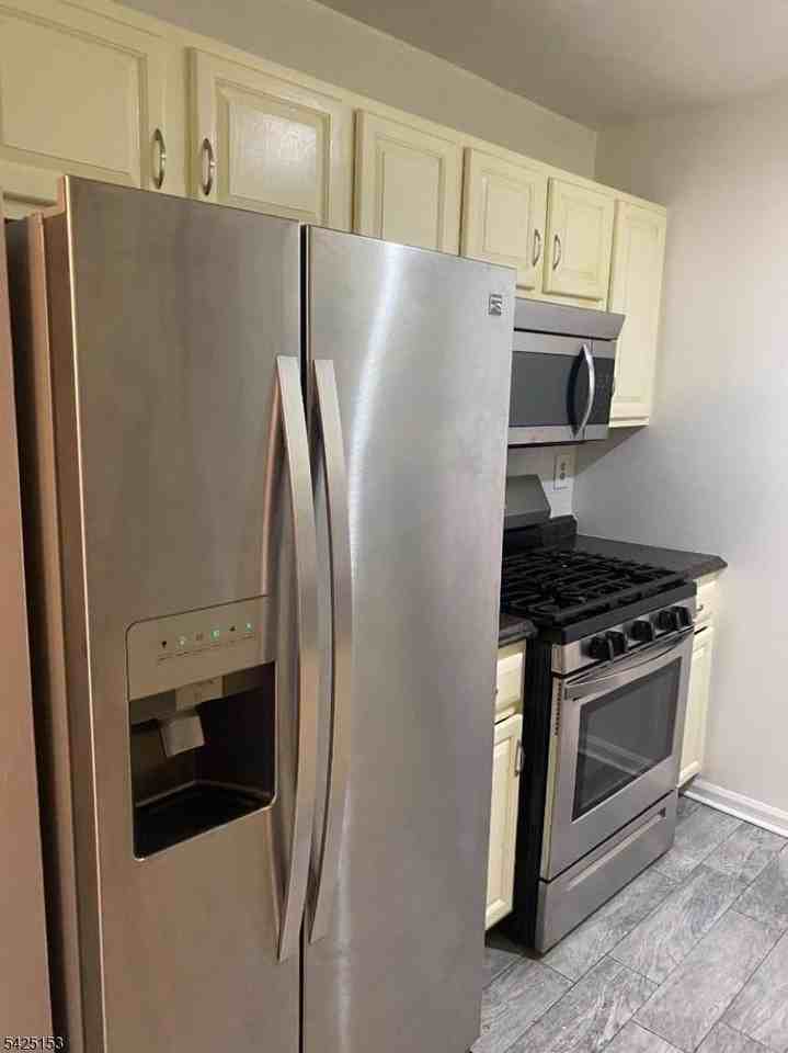 7 Rutgers Dr #7 - Photo 5 of 15