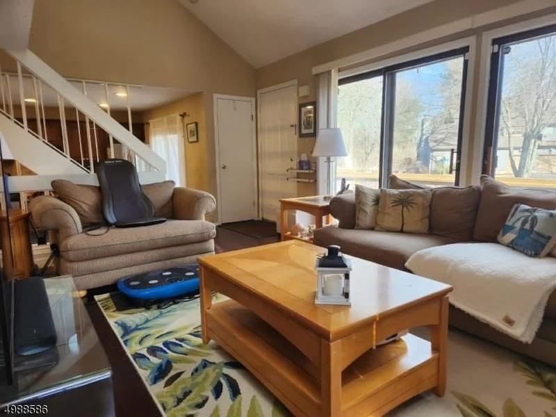 64 Sycamore Ct - Photo 3 of 27