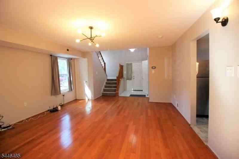 83 Winchester Way - Photo 3 of 22