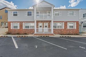 featured image of 9506 Ventnor Ave #7