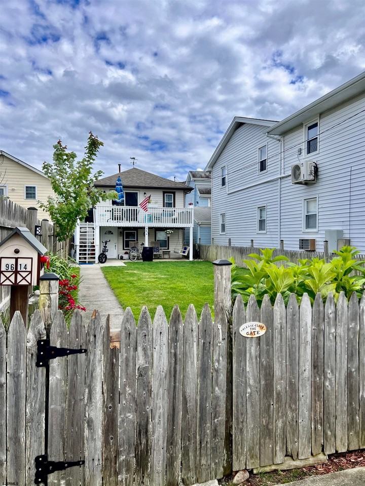 9614 Monmouth Ave - Photo 2 of 33