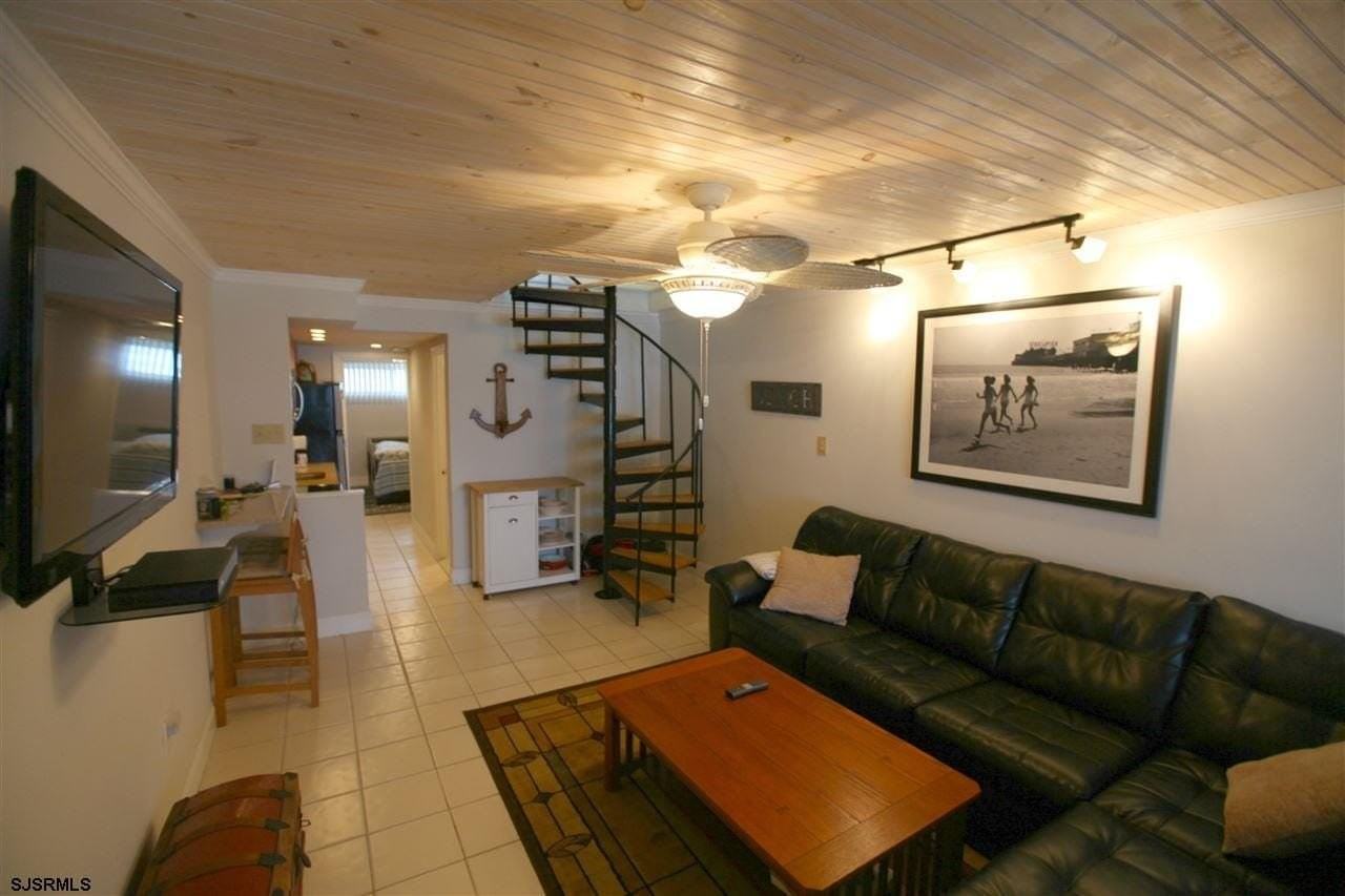 9510 Amherst Ave - Photo 3 of 18
