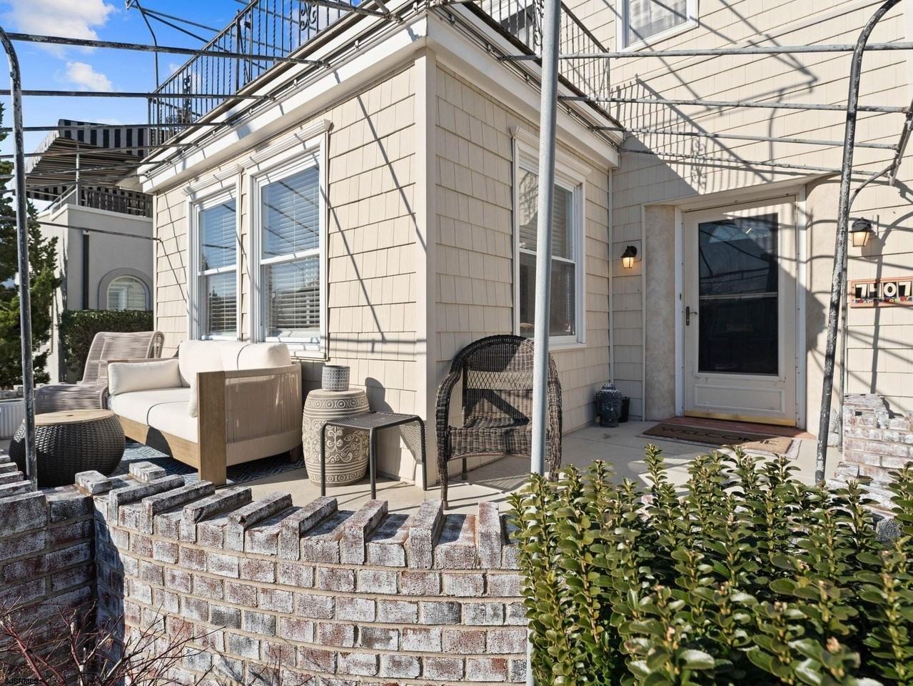 7407 Ventnor Ave - Photo 3 of 45
