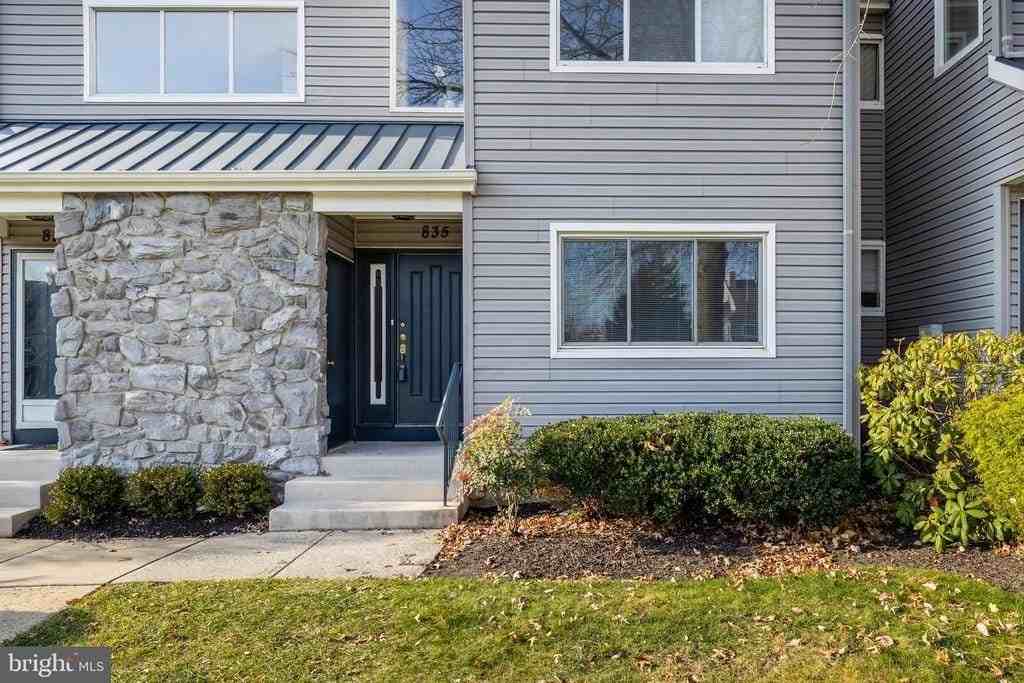 835 Chanticleer - Photo 4 of 48