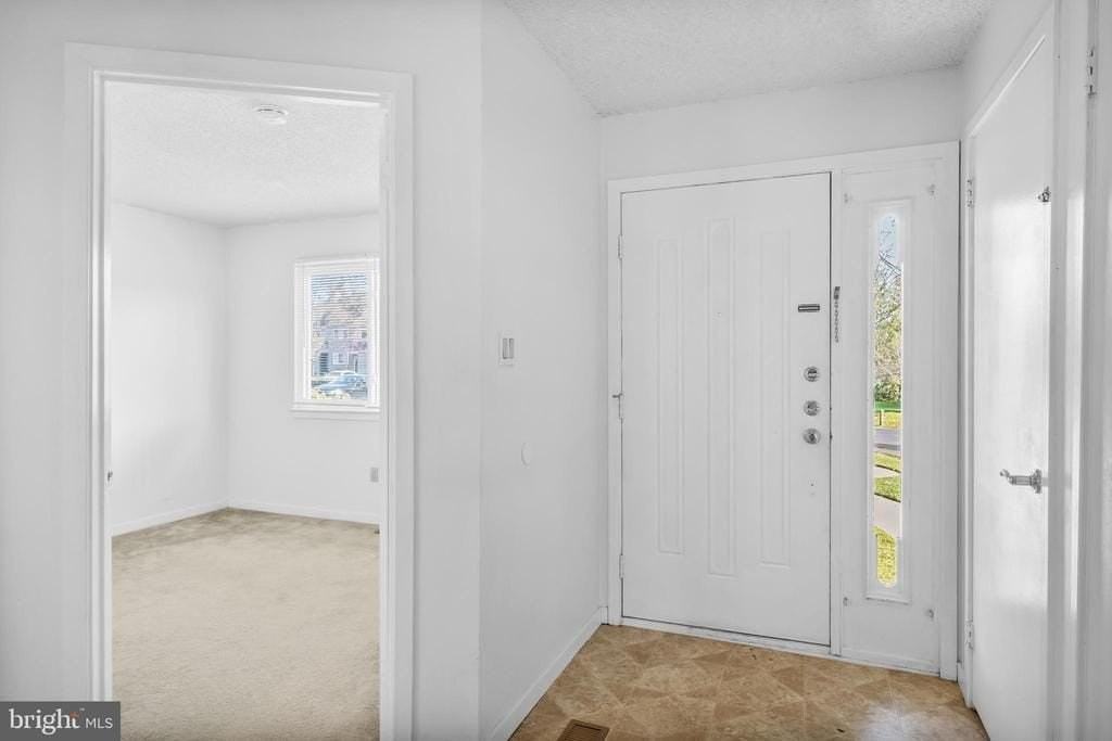 835 Chanticleer - Photo 6 of 48