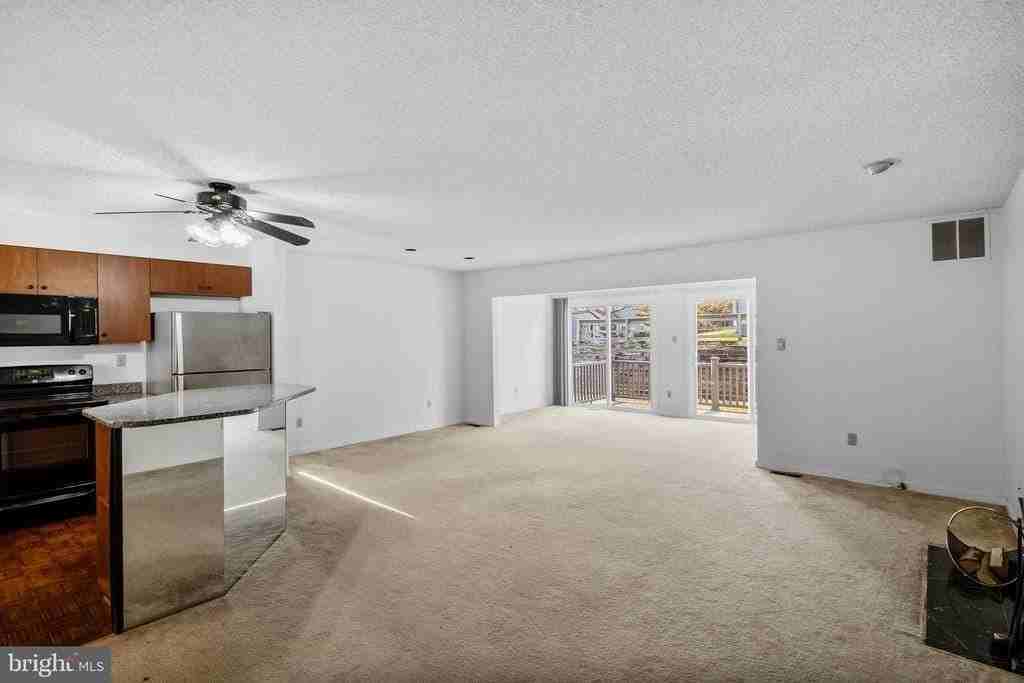835 Chanticleer - Photo 7 of 48
