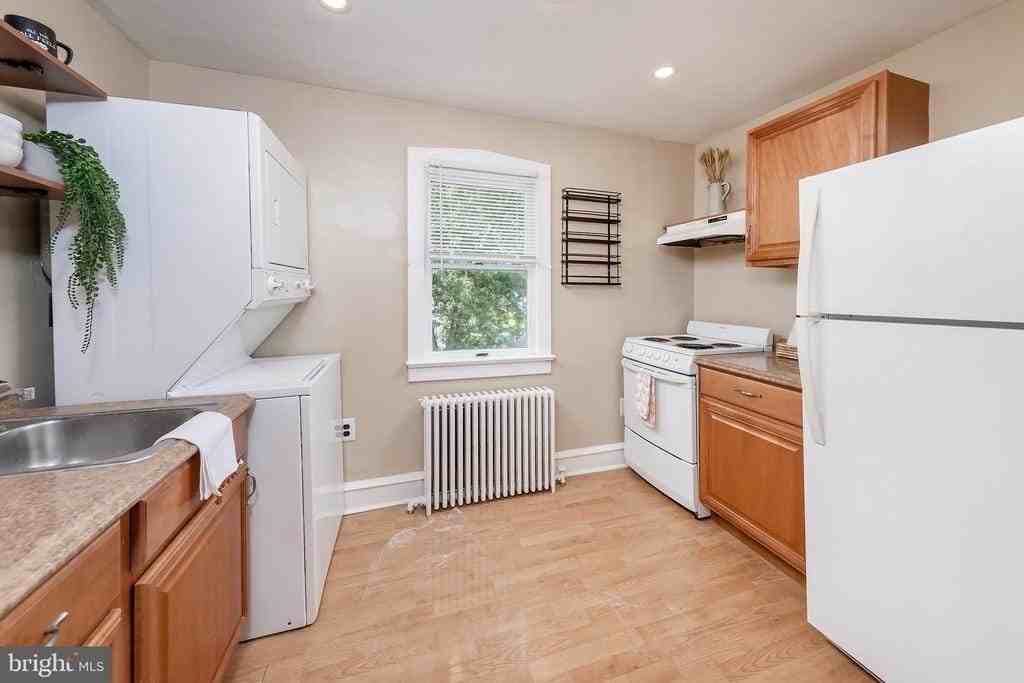 674 Johnson Ave - Photo 6 of 14