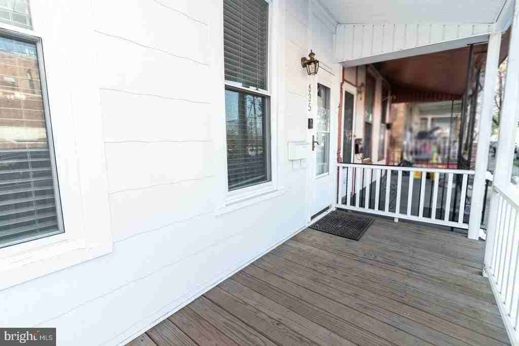 635 Chambers St - Photo 4 of 27