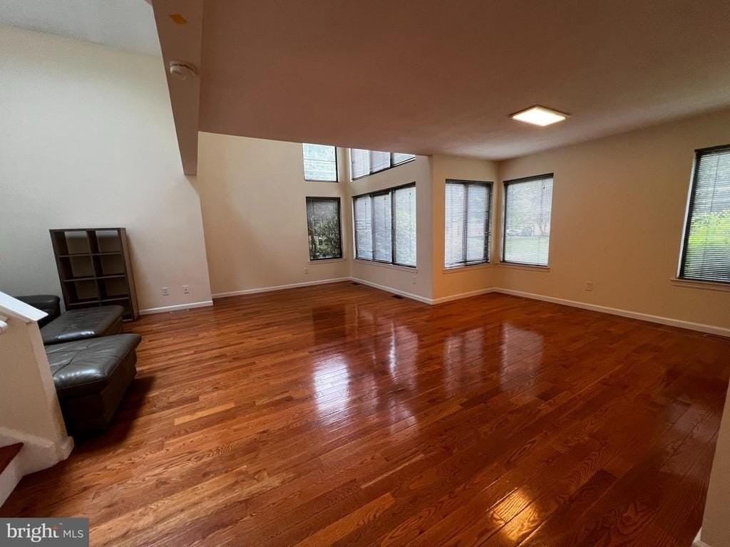 80 Sayre Dr - Photo 4 of 36