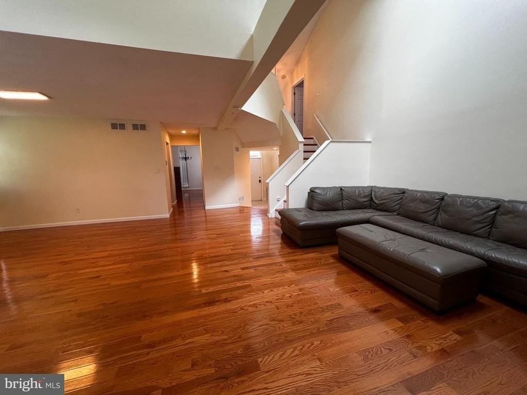 80 Sayre Dr - Photo 5 of 36