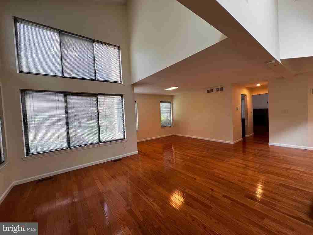 80 Sayre Dr - Photo 7 of 36