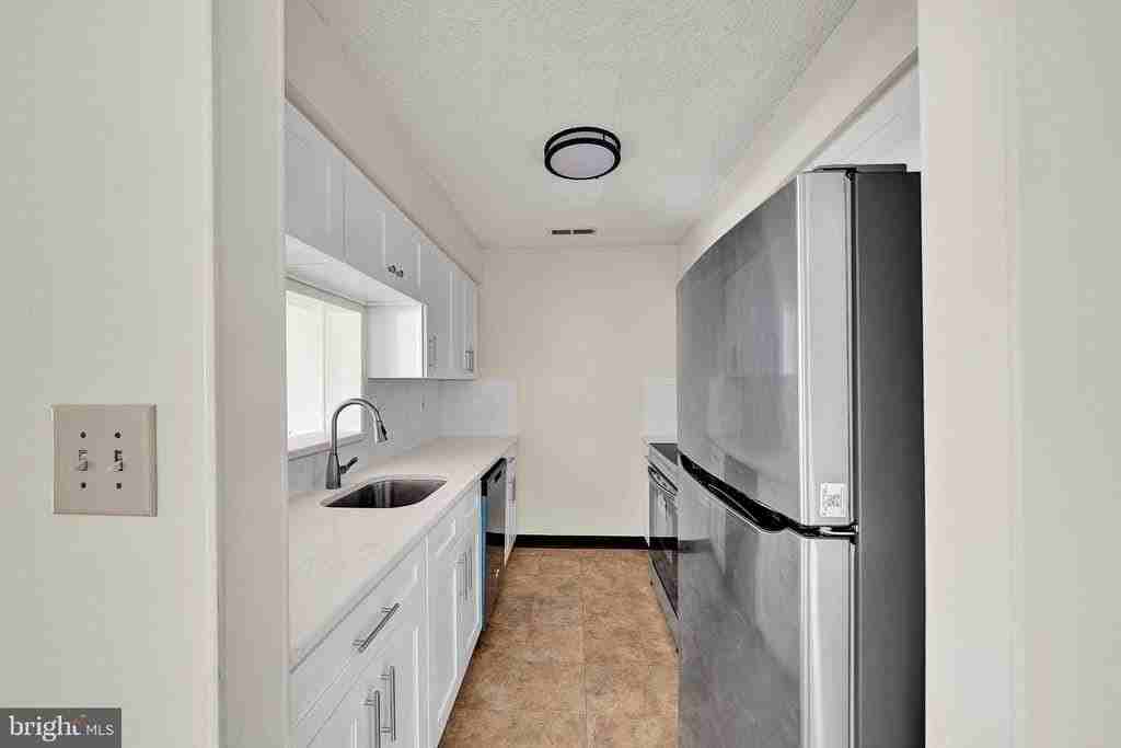 601 Ravens Crest Dr - Photo 5 of 18