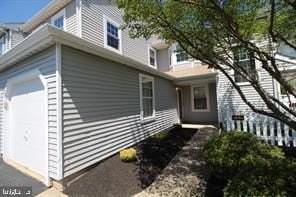 681A Rose Hollow Dr - Photo 2 of 21