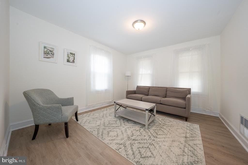 717 Miller St - Photo 5 of 49