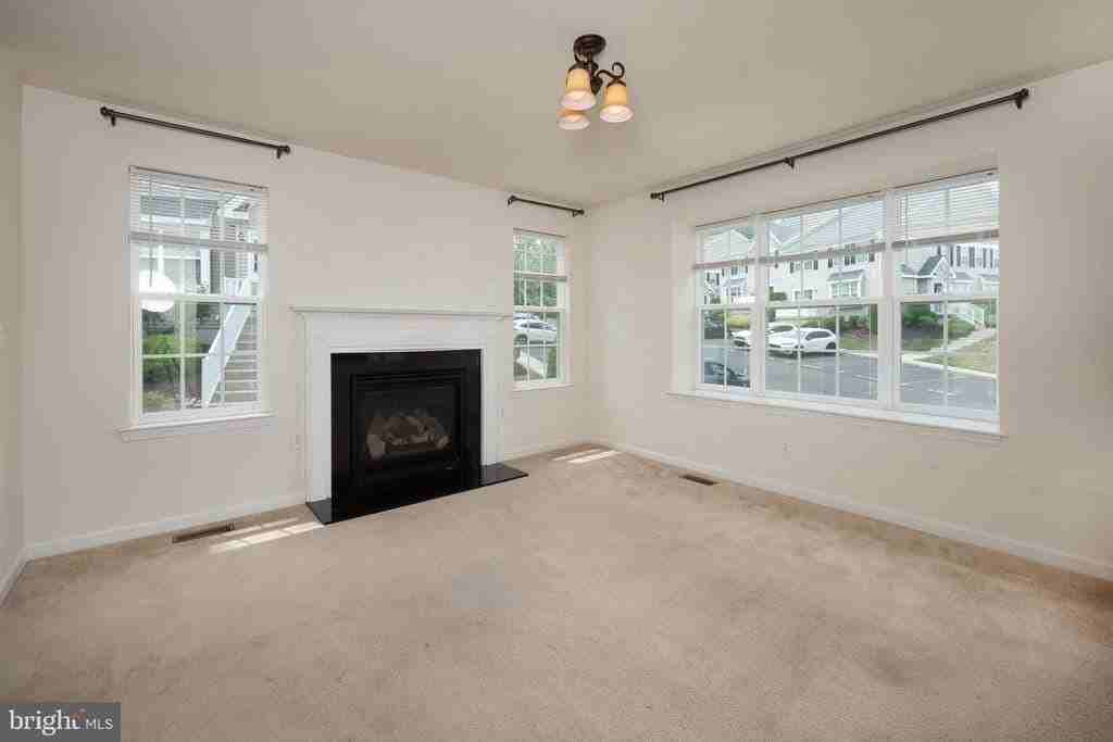 4165 Bunker Hill Dr N - Photo 6 of 25