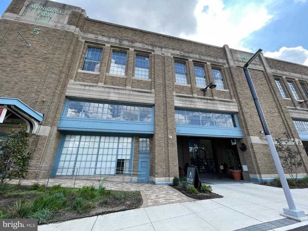 7 N Columbus Blvd #212