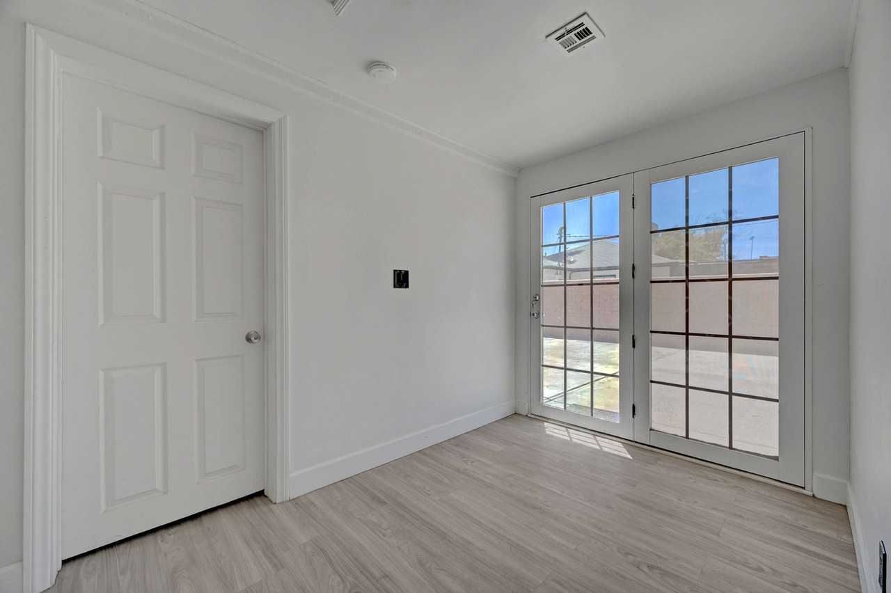 1122 South 10th Street #1 - Photo 4 of 20