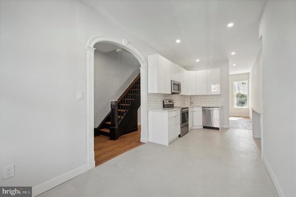 647 N 33rd St - Photo 2 of 17